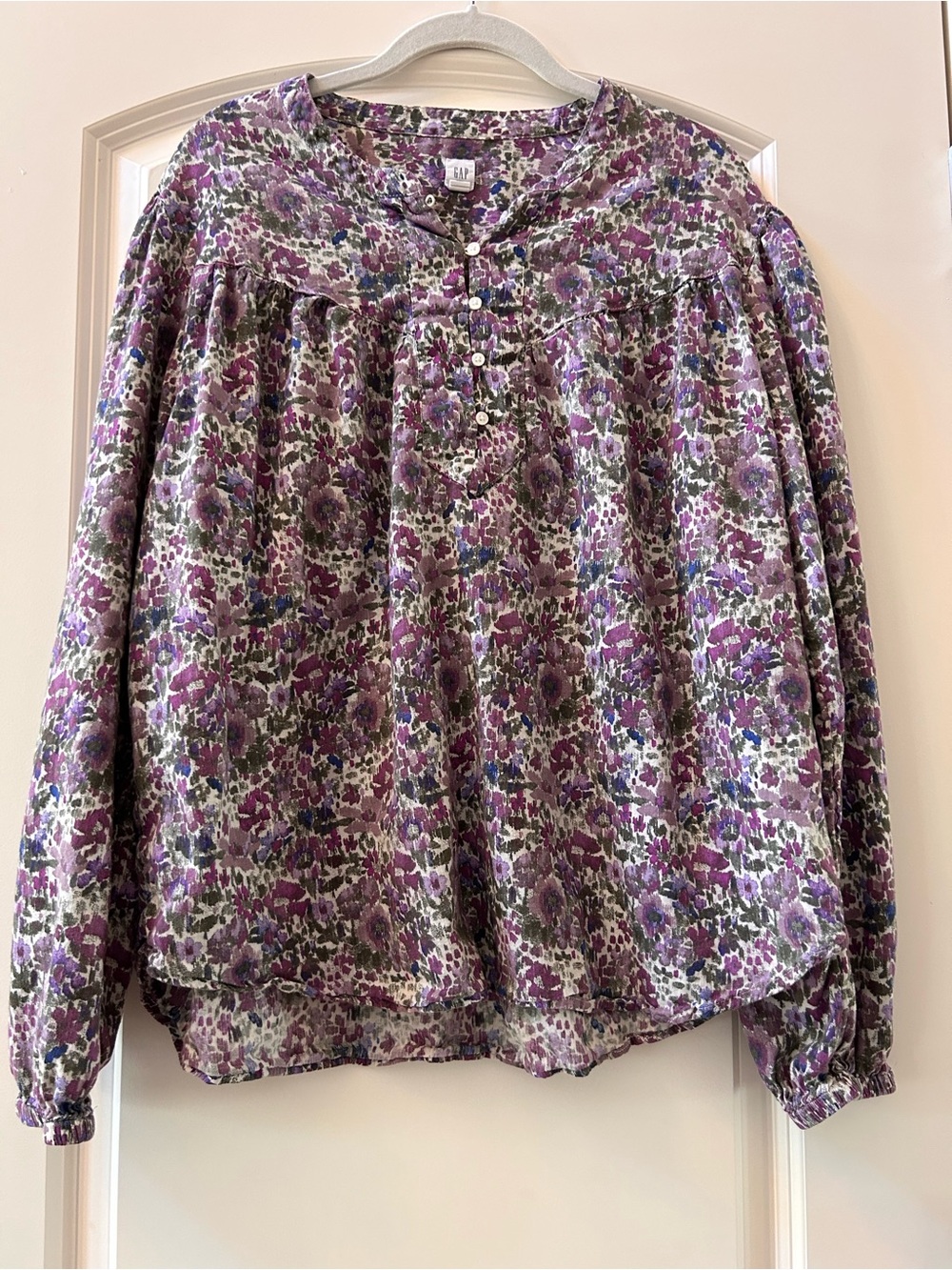 GAP Peasant Boho Artisan Blouse. Purple watercolor floral pattern. Artsy. EUC.